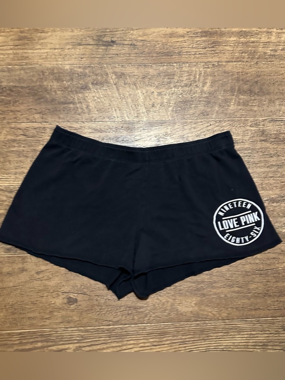 VS PINK LARGE SHORTS